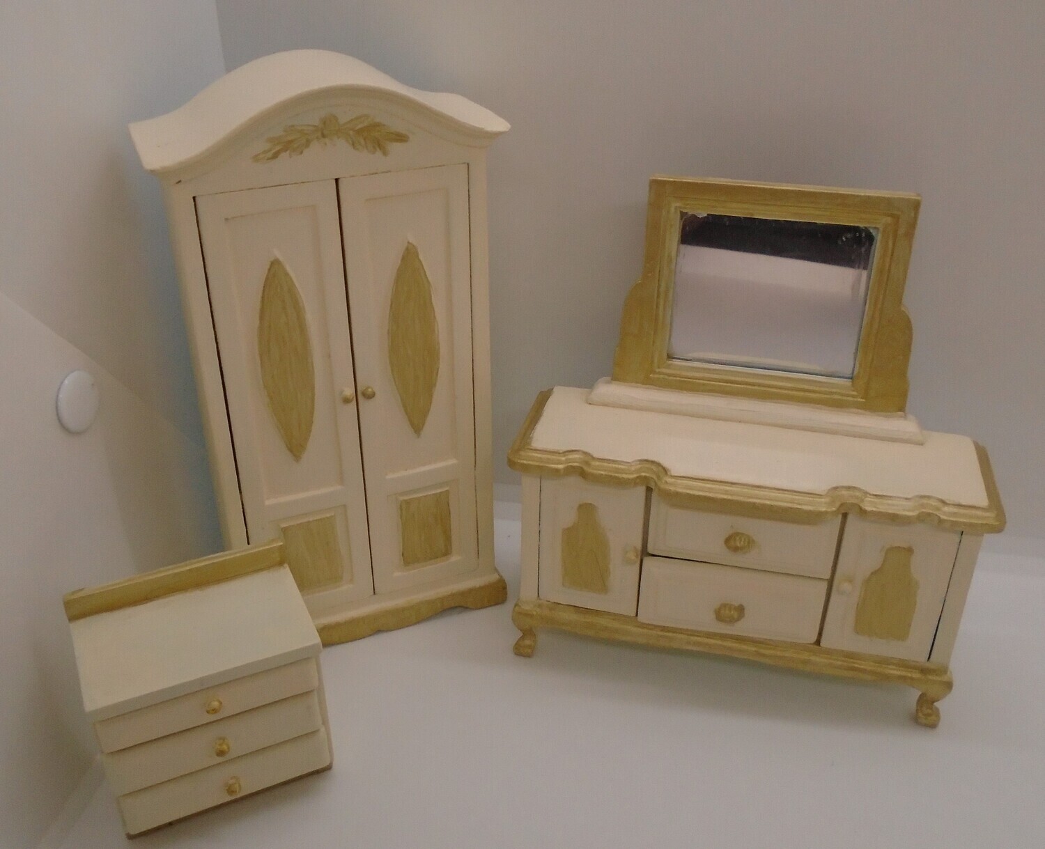 SHABBY CHIC CREAM AND GOLD BEDROOM SET
