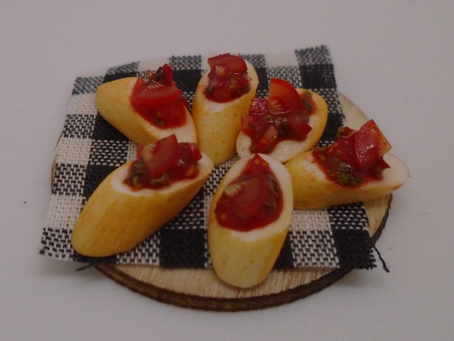 BOARD WITH TOPPED BRUSCHETTA