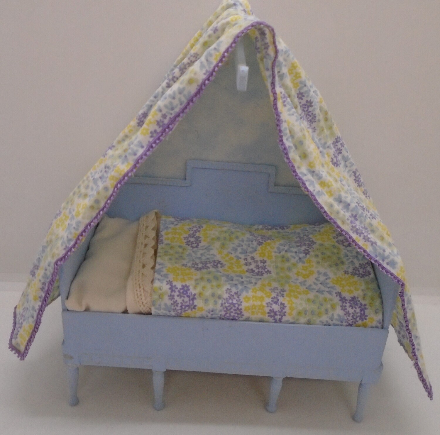 DAY BED WITH CANOPY