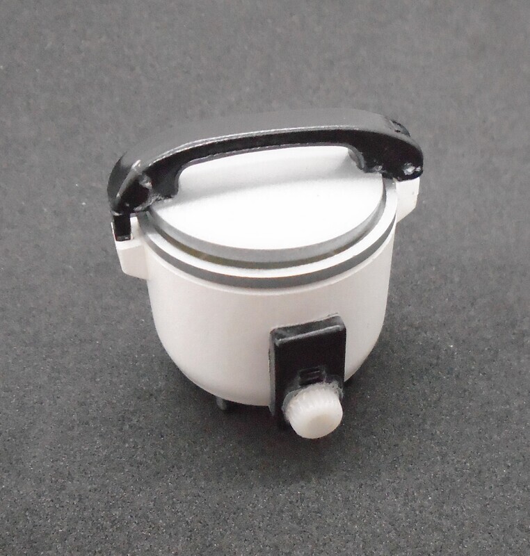 WHITE PRESSURE COOKER