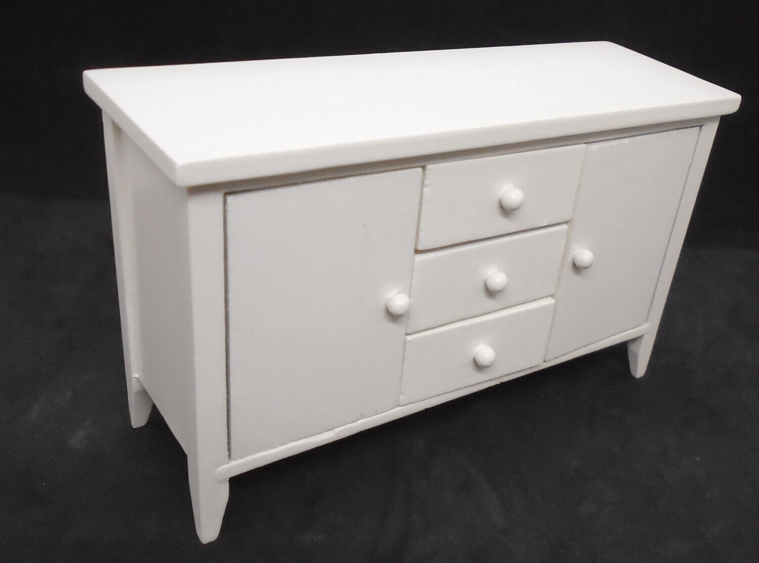 WHITE MODERN SIDEBOARD