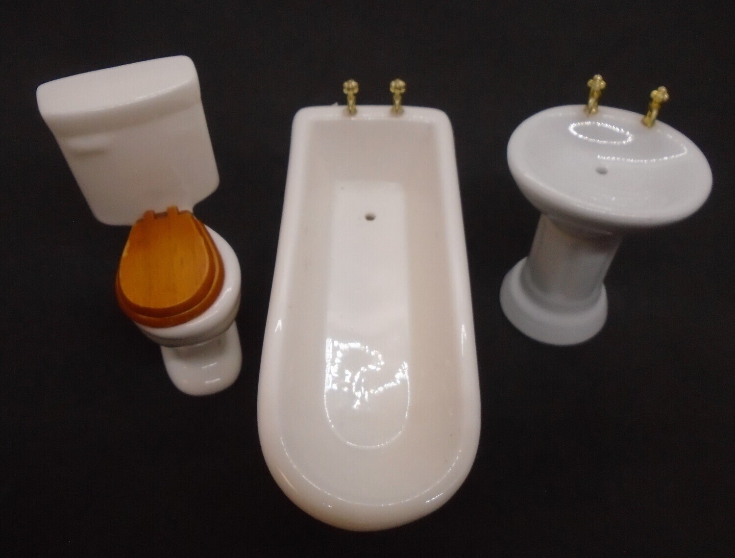 PRE-LOVED CHINA BATHROOM SET
