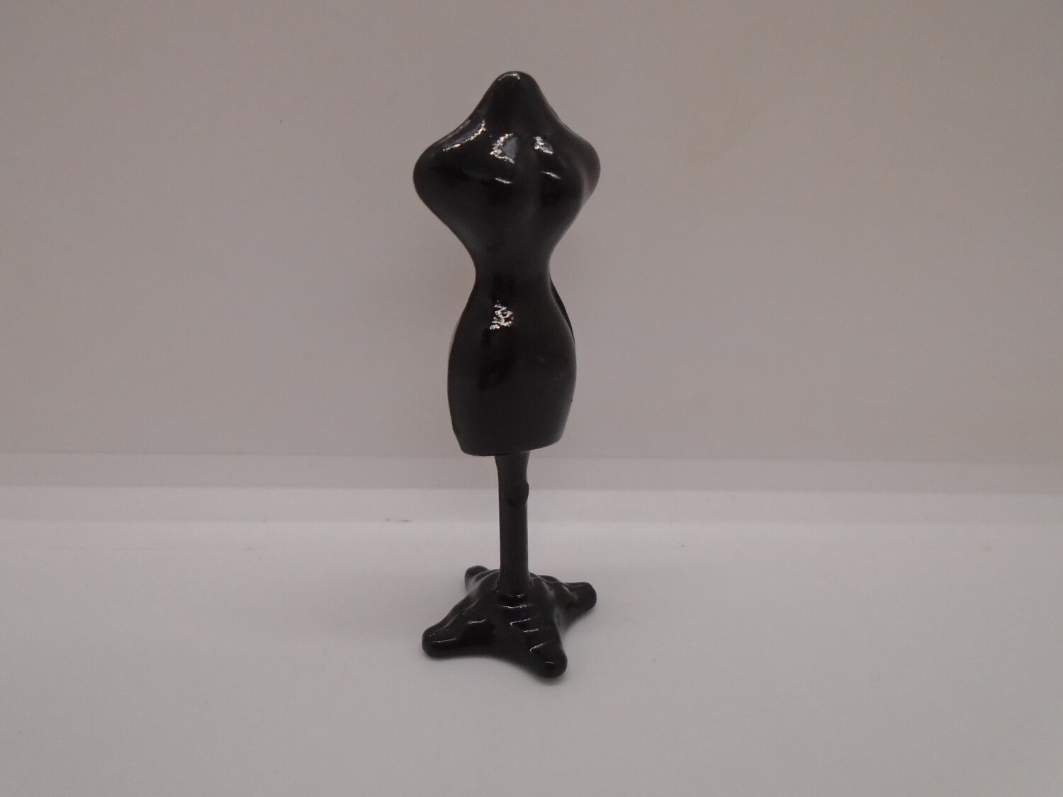 BLACK MANNEQUIN