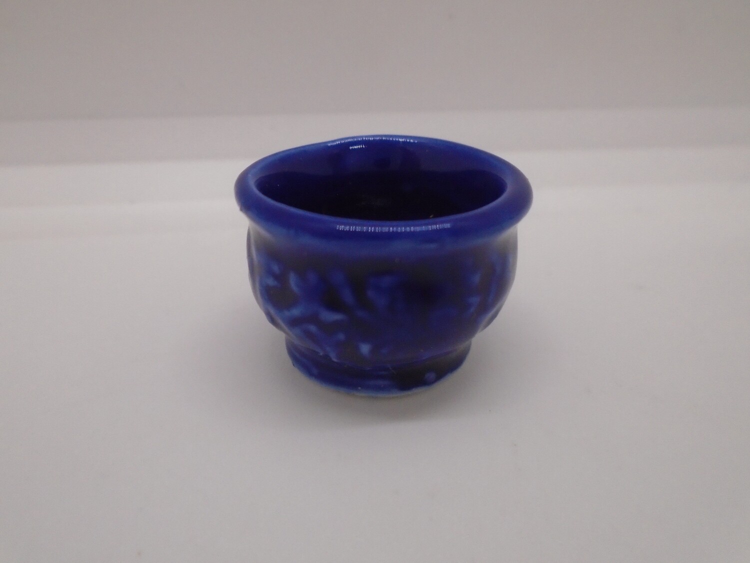 ROUND BLUE CERAMIC PLANTER