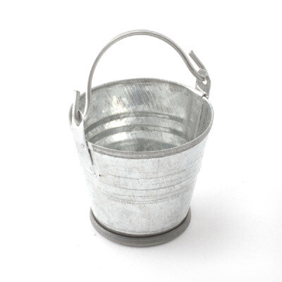 GALVANISED METAL BUCKET