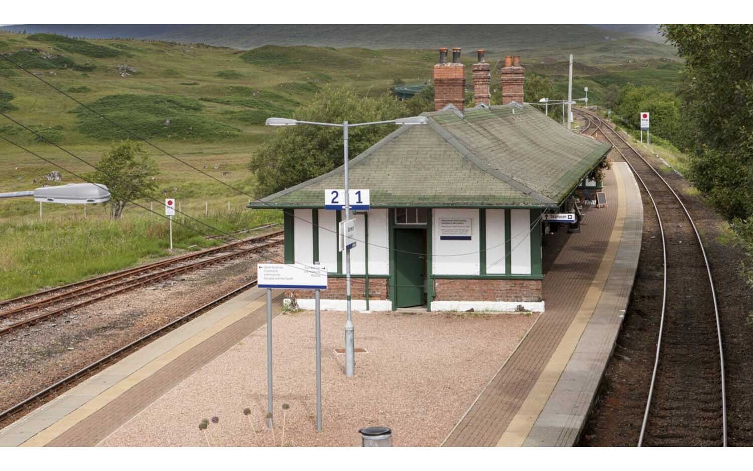 Hornby R7304 Platform Island