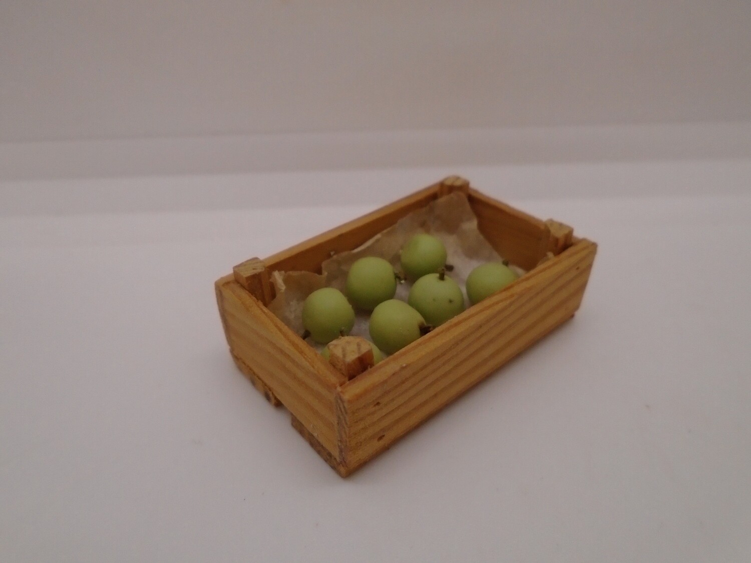 CRATE OF APPLES