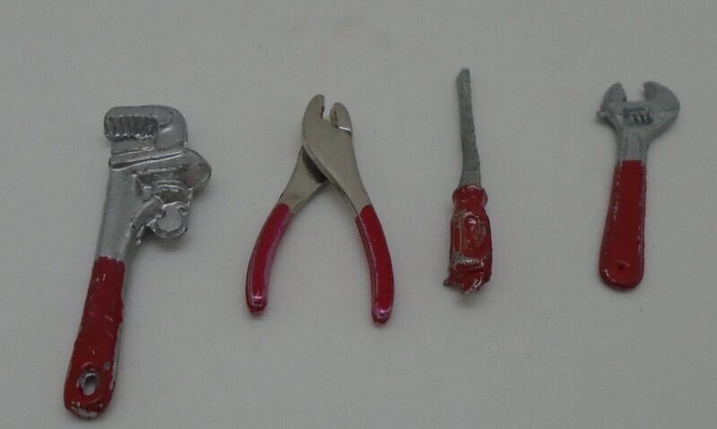 SET OF 4 RED HANDLED TOOLS