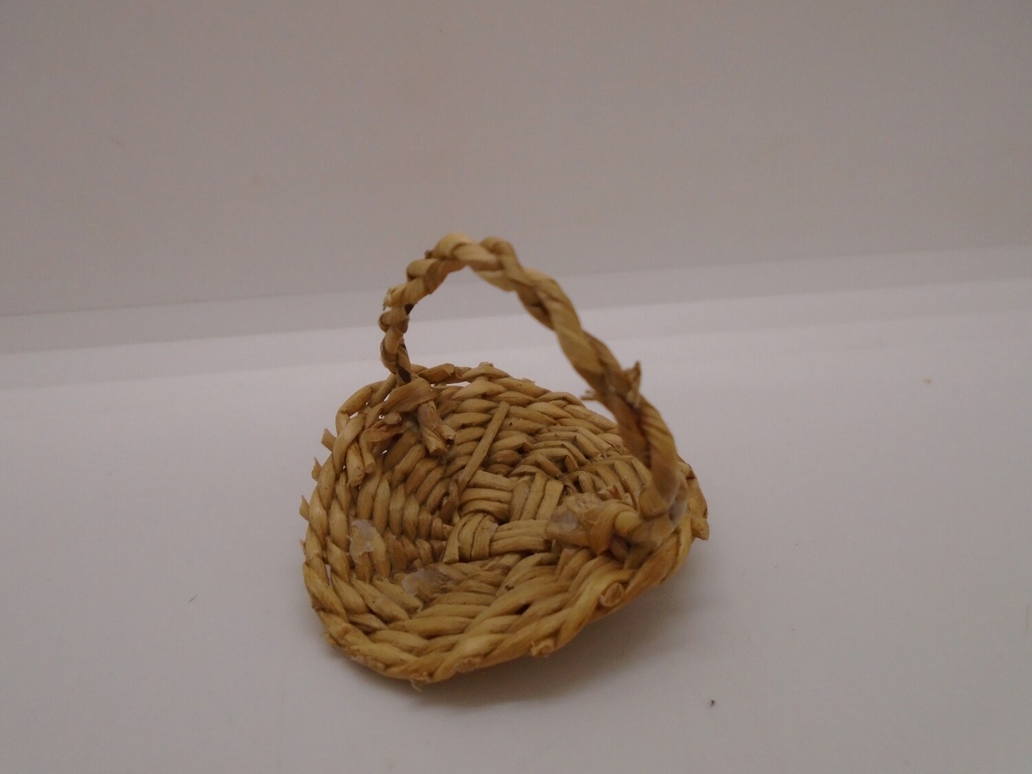 OPEN BASKET WITH HANDLE