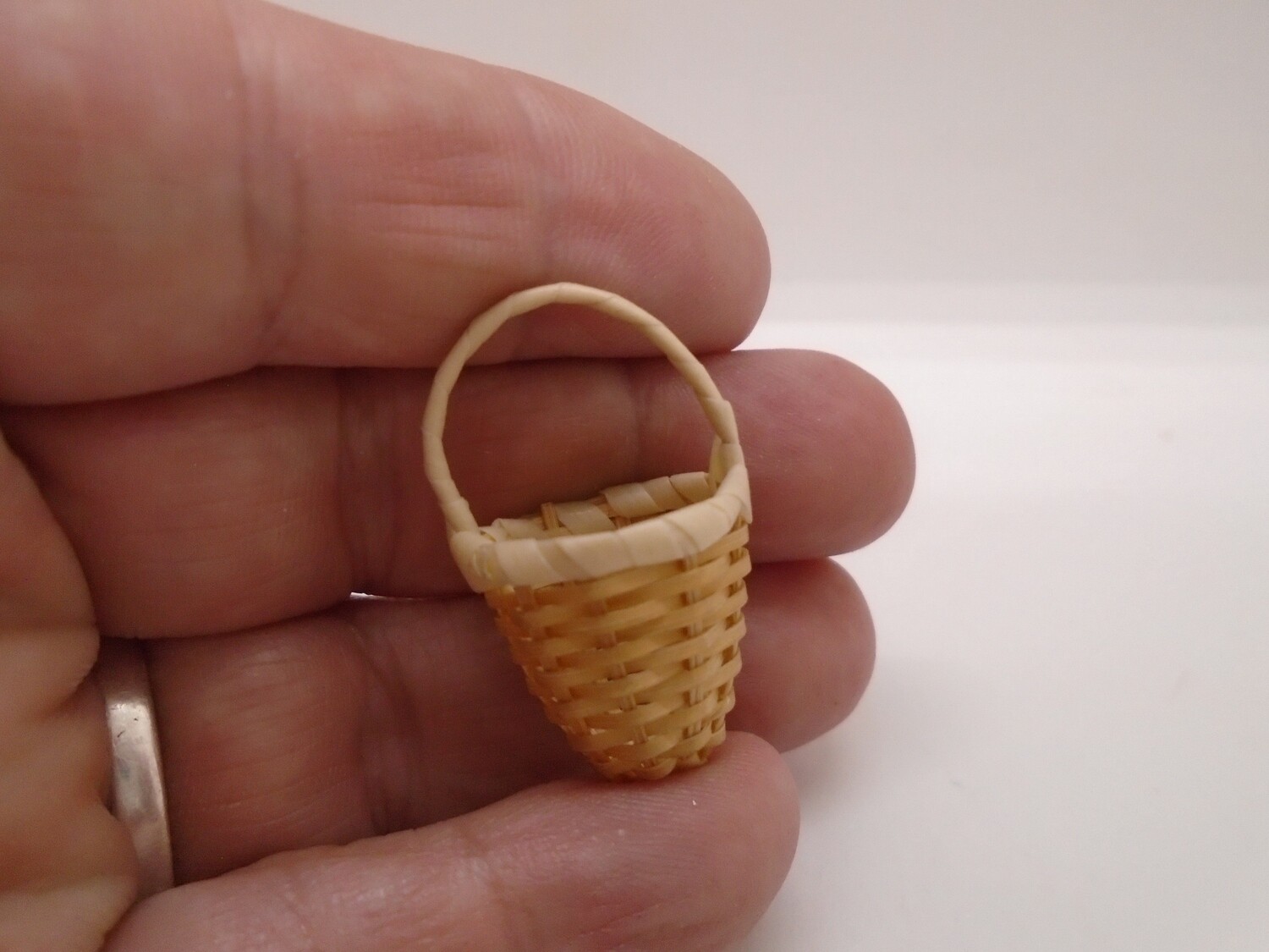 SMALL BASKET WITH HANDLE