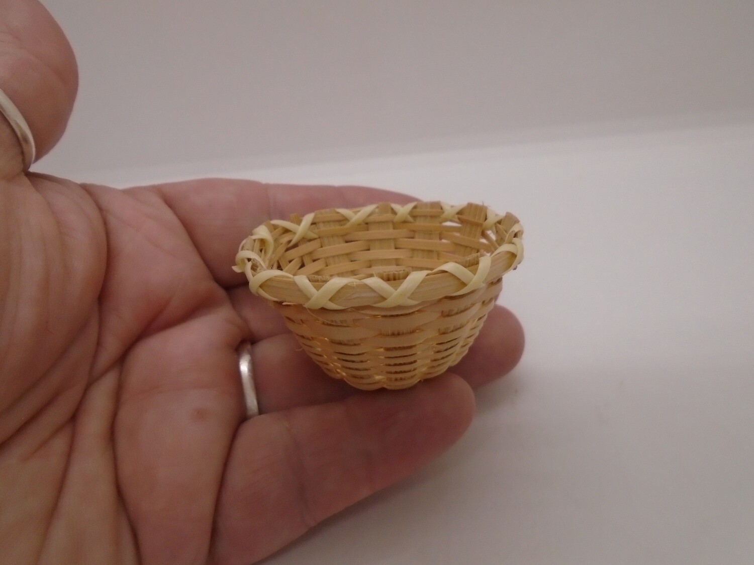 MEDIUM ROUND BASKET