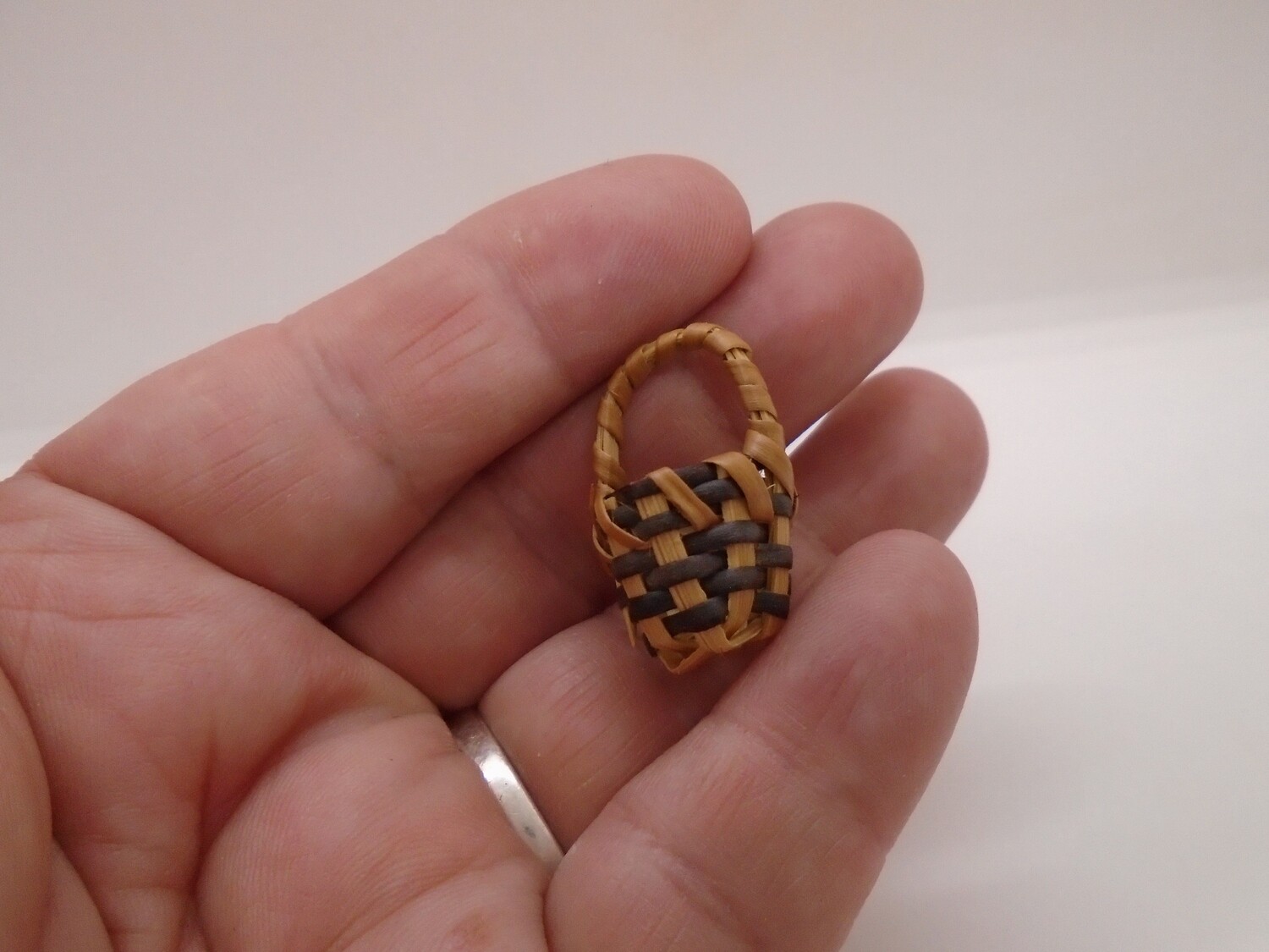 SMALL SHOPPING BASKET