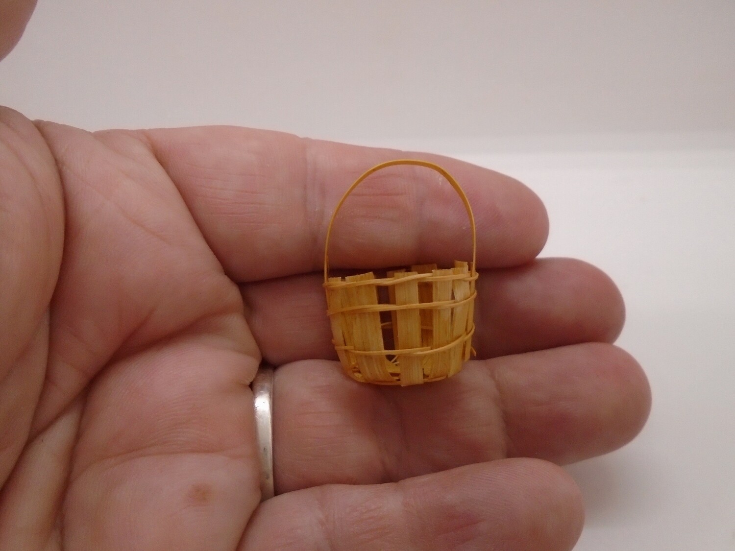 LOOSE WEAVE BASKET