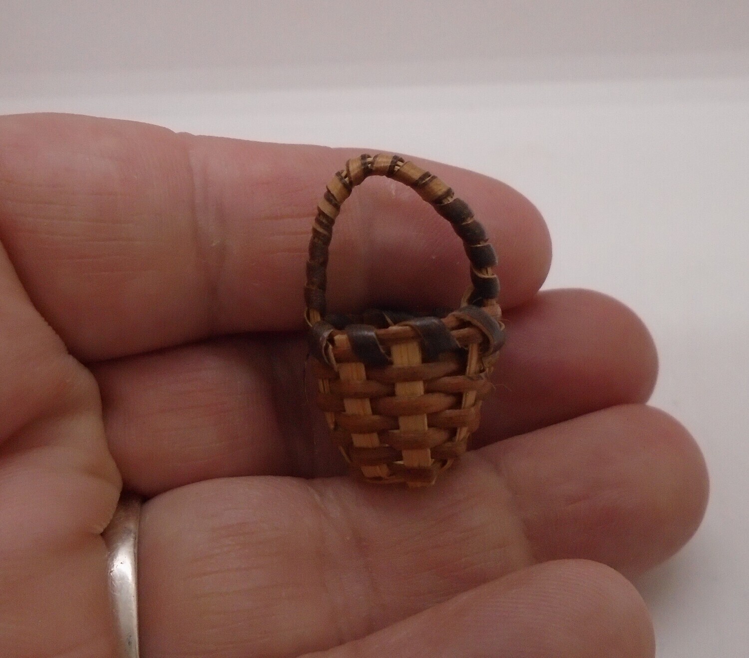 SMALL SHOPPING BASKET