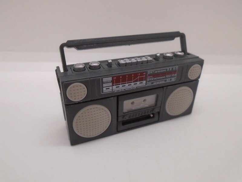 DETAILED BOOM BOX WITH OPENING CASSETTE