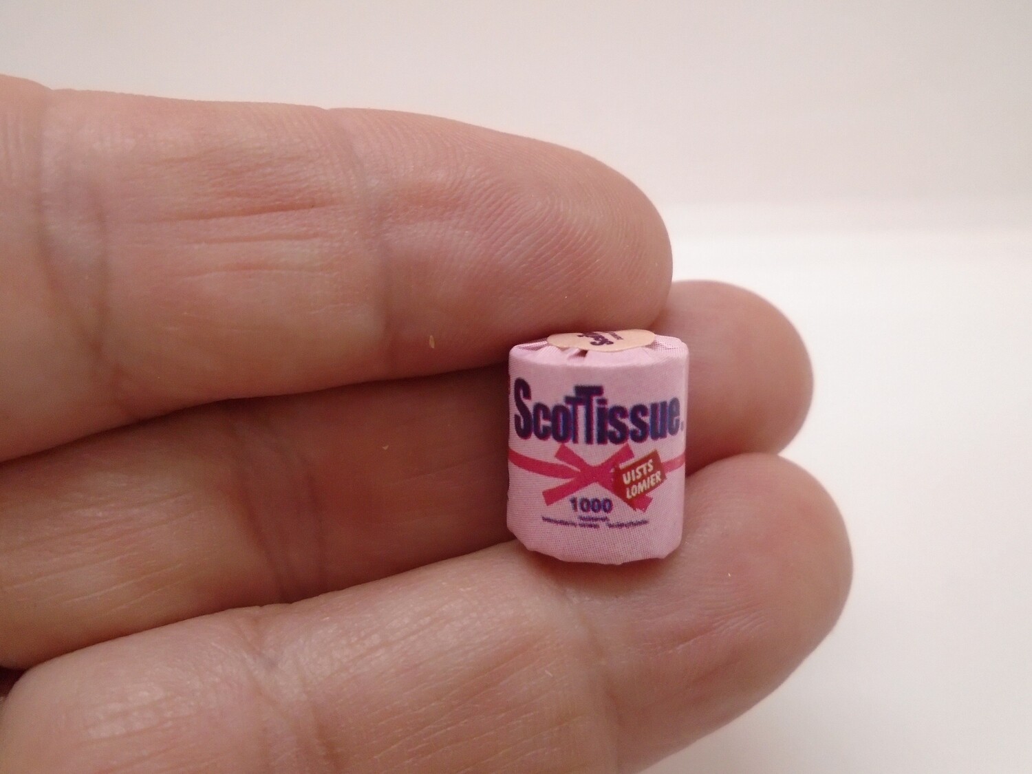 MODERN TOILET ROLL