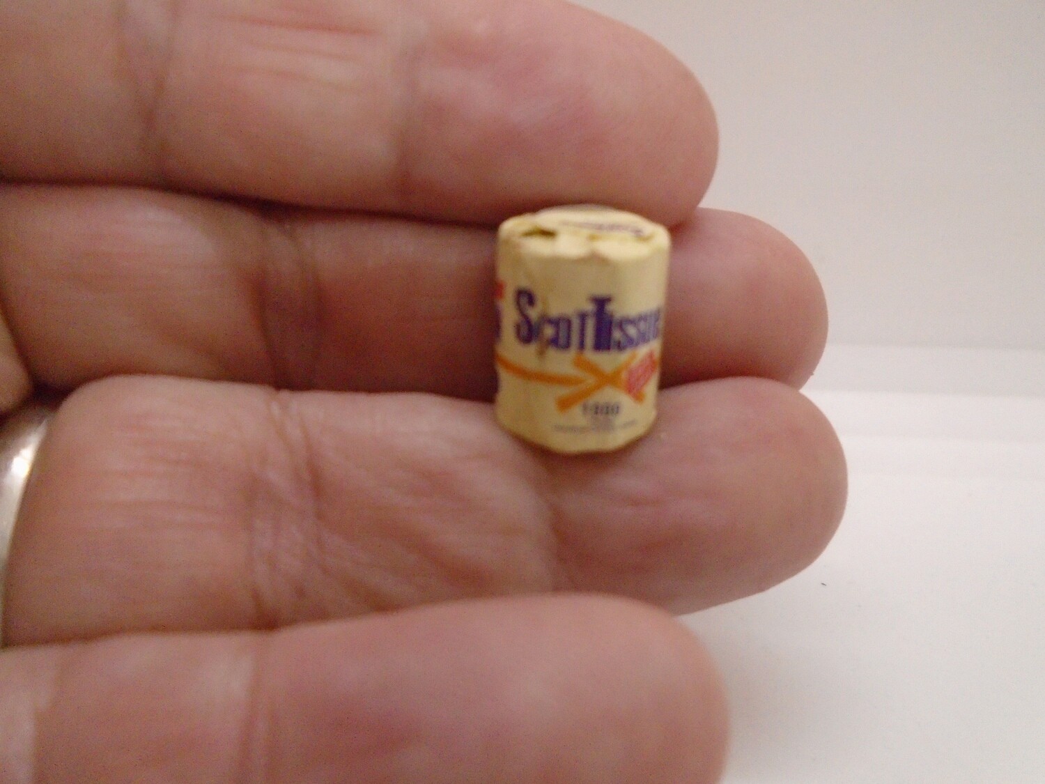 MODERN TOILET ROLL