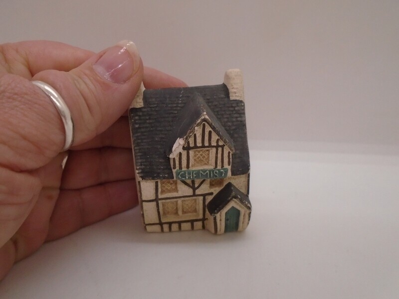PRE-LOVED ADULT DOLLS HOUSE
