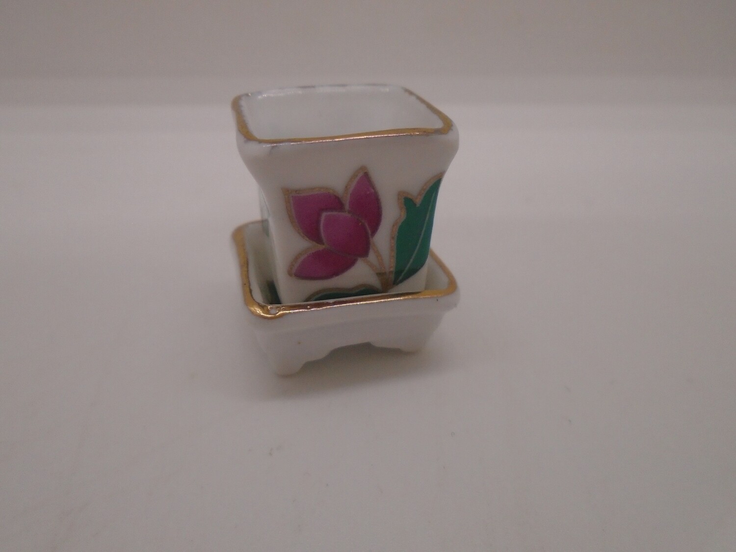 CERAMIC PLANT POT WITH DRIP TRAY