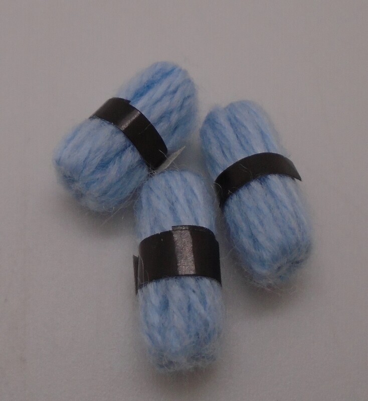3 BALLS OF WOOL