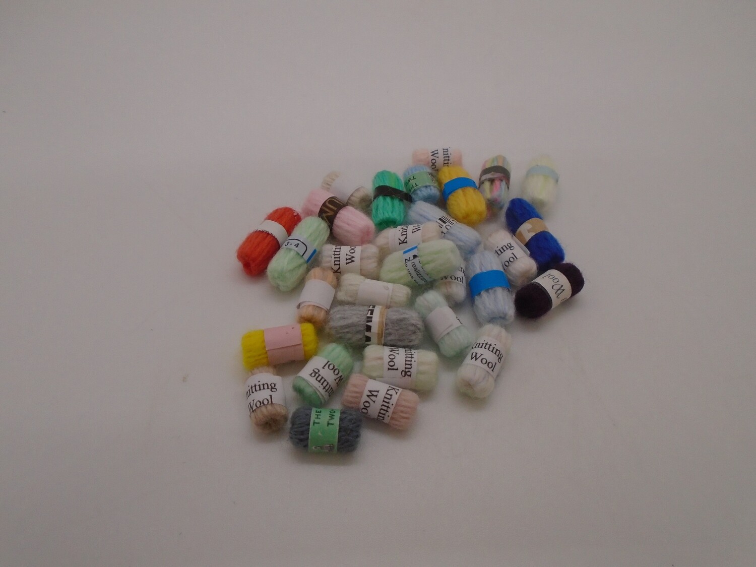 MIXED WOOL BALL BUNDLE (4 SUPPLIED)