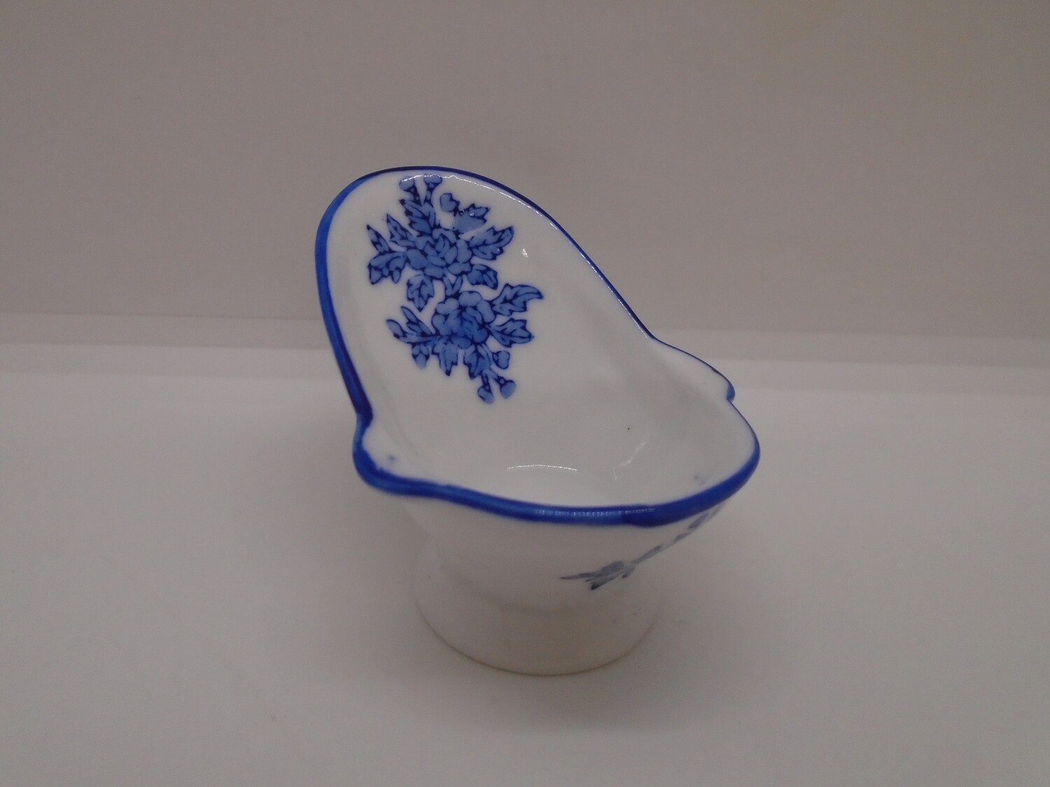 BLUE AND WHITE HIP BATH