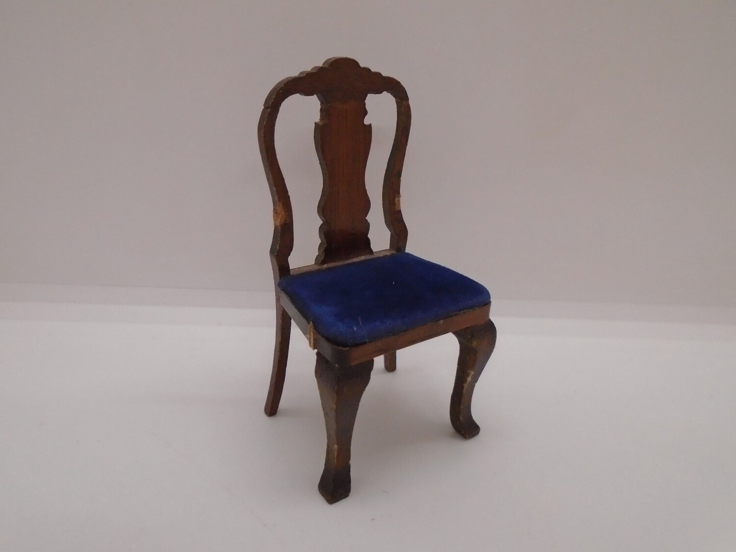 PRE-LOVED CHAIR WITH BLUE SEAT