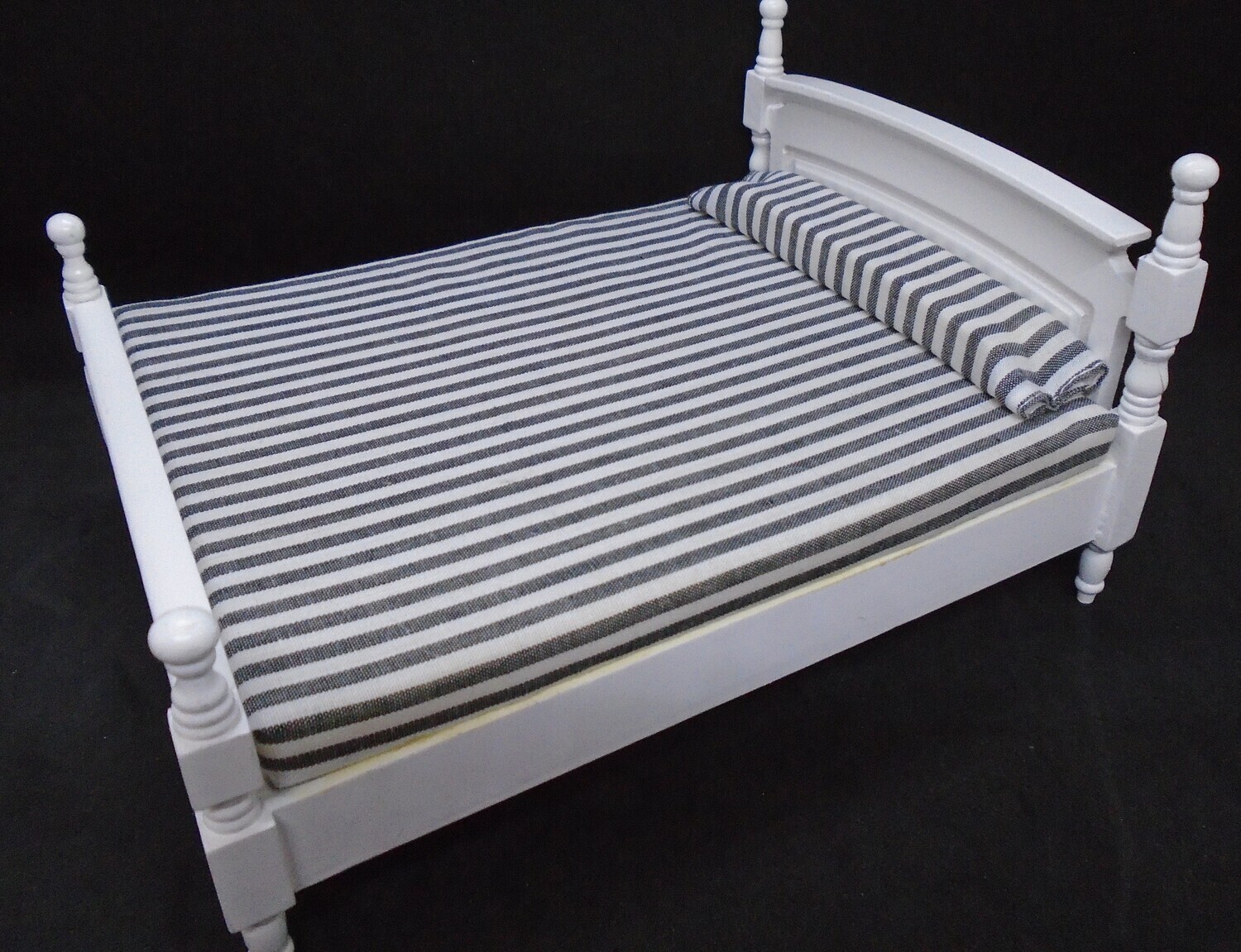 WHITE DOUBLE BED