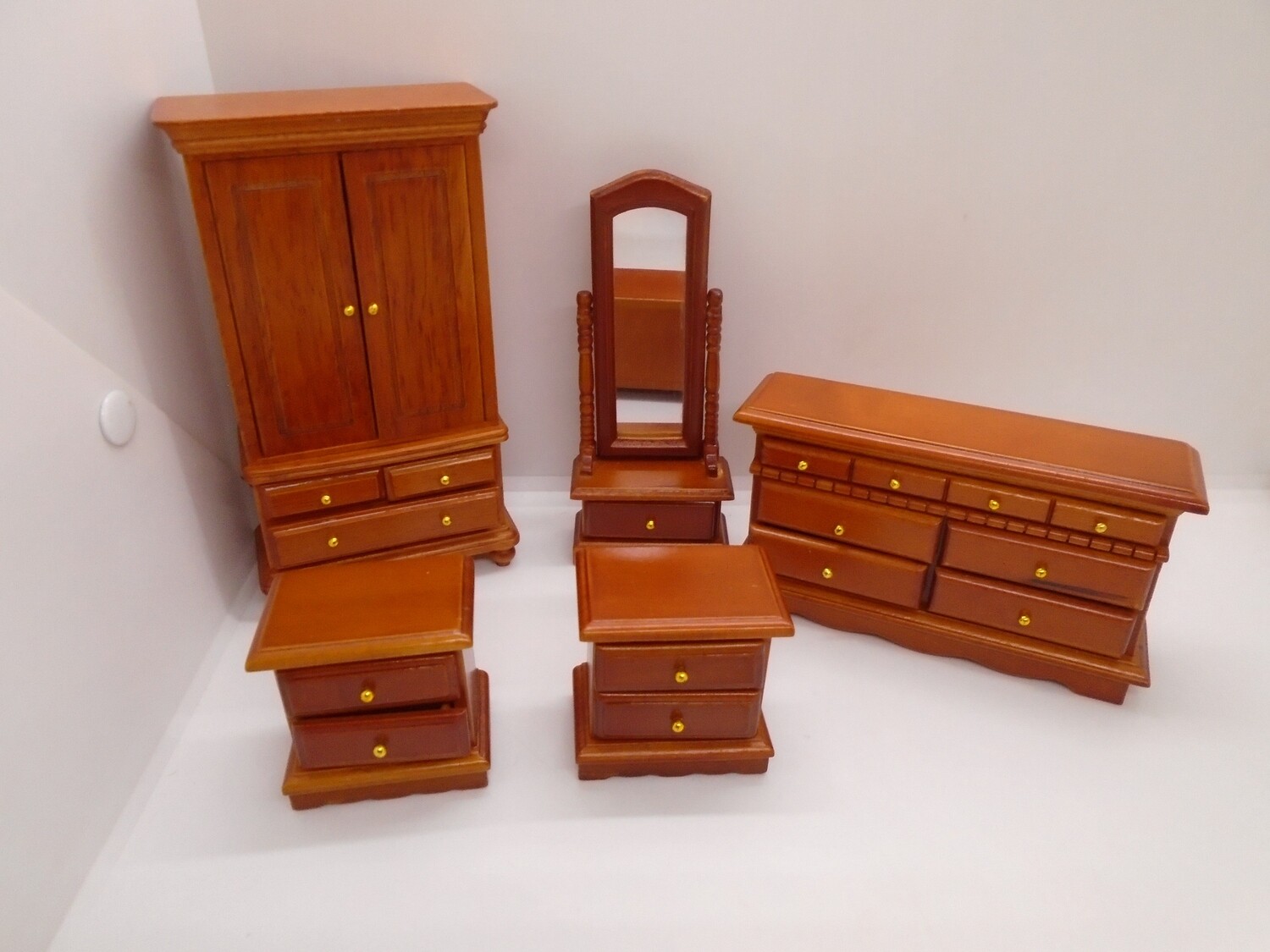 5 PC BEDROOM FURNITURE SET IN WARM MAPLE COLOUR