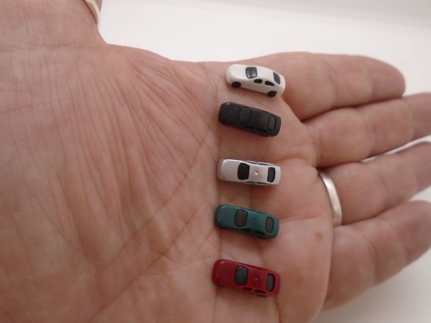 SET OF MODERN 5 TOY CARS
