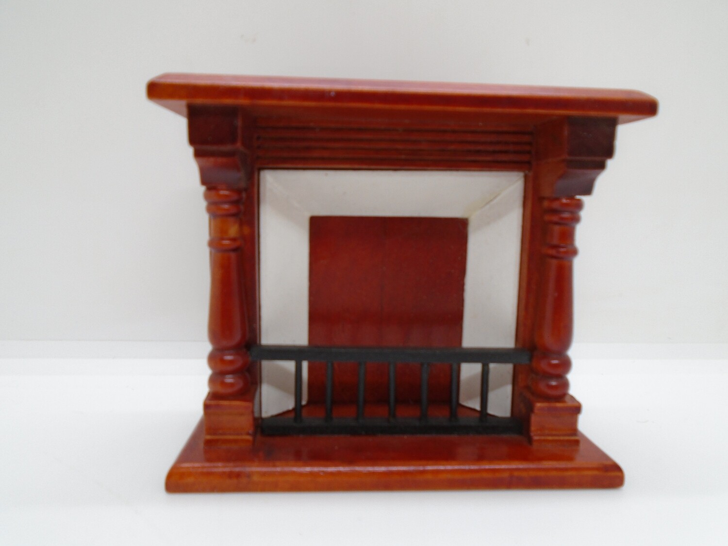 RED WOOD GRATE