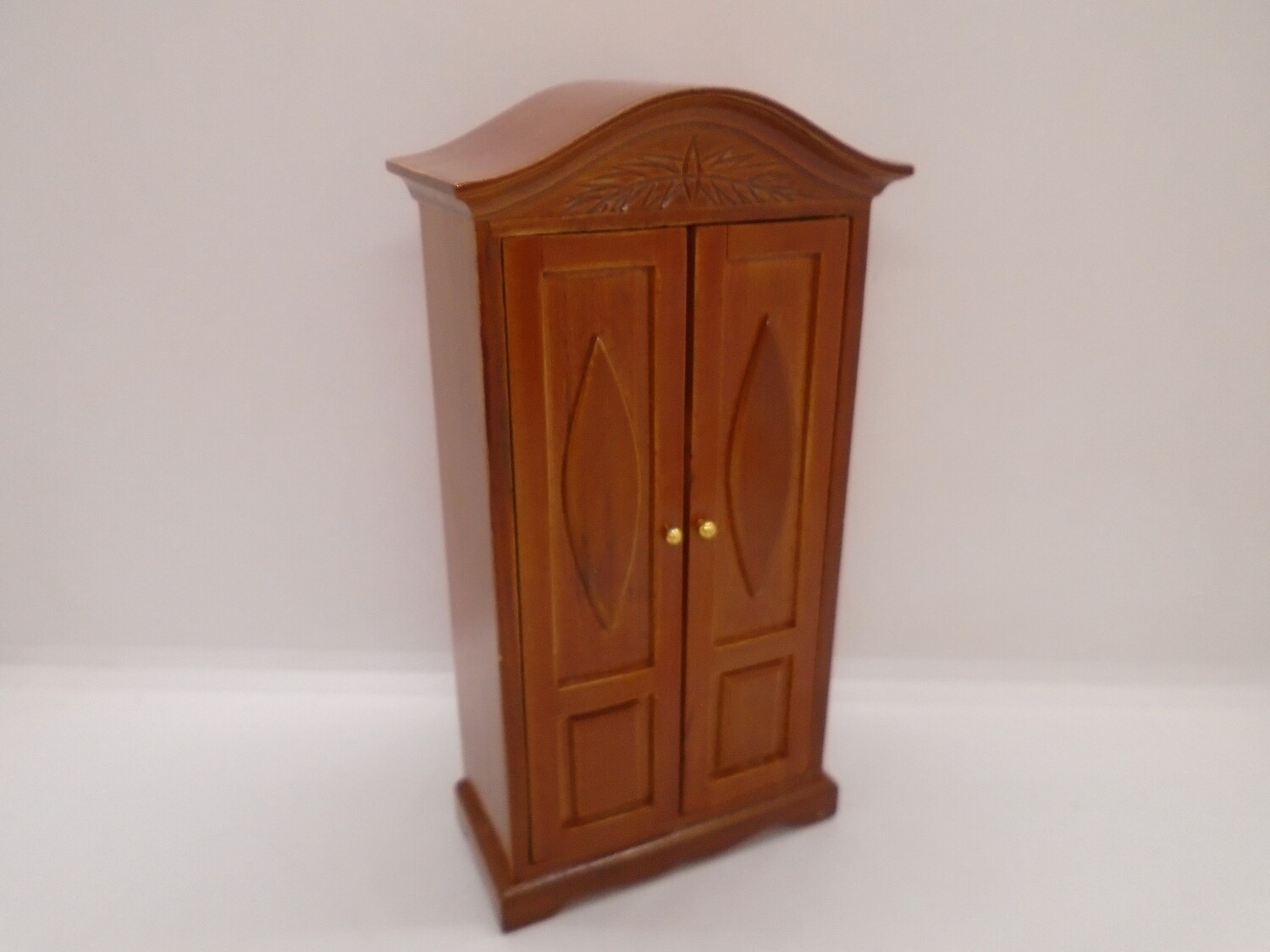 WARDROBE WITH SHELVES