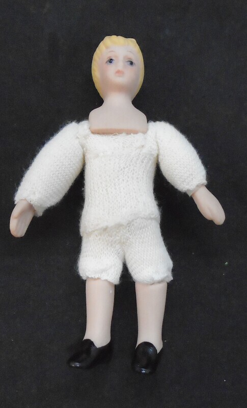 UNDRESSED GIRL WITH BLONDE HAIR AND BOW