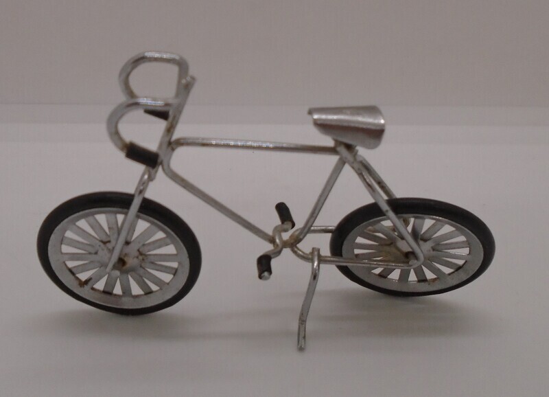 SMALL CHILDS BIKE IN SILVER