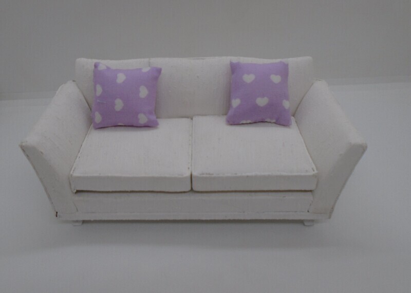 2 CUSHIONS