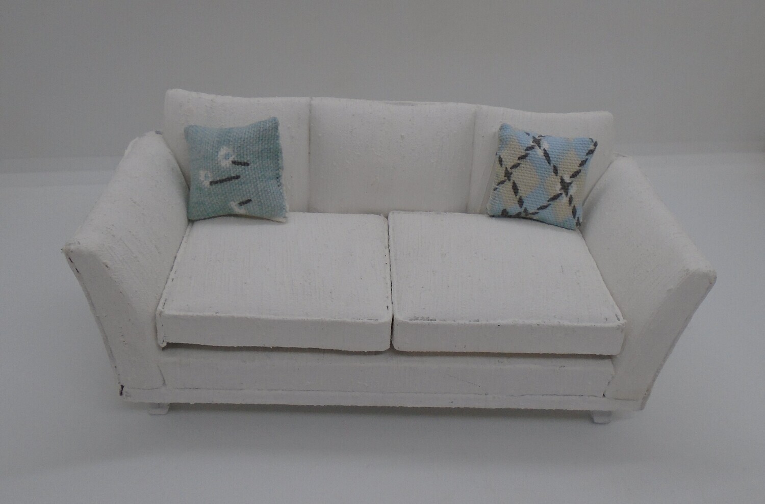 2 CUSHIONS