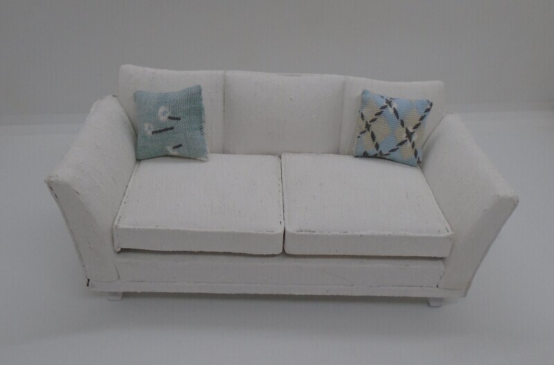 2 CUSHIONS