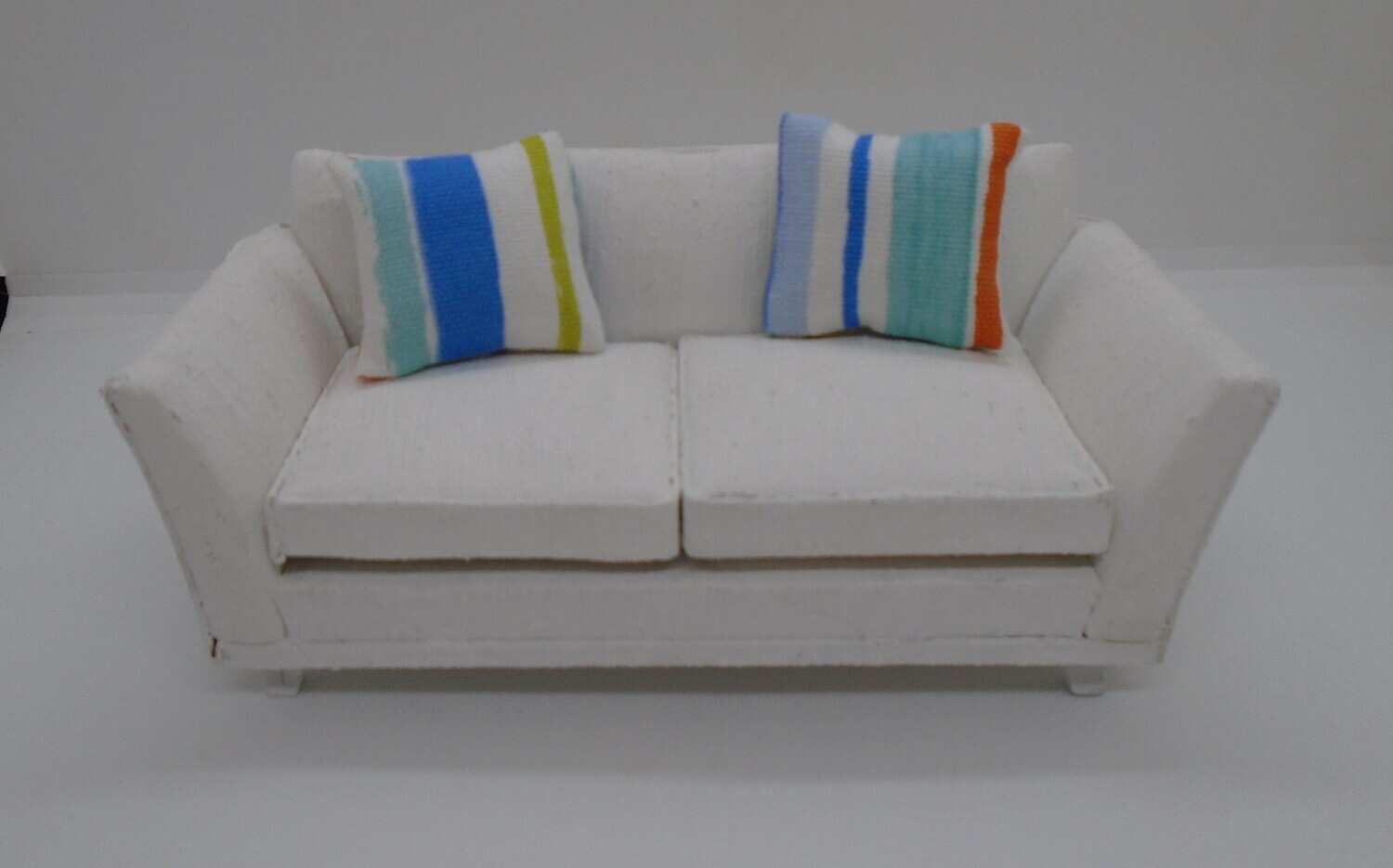 2 CUSHIONS
