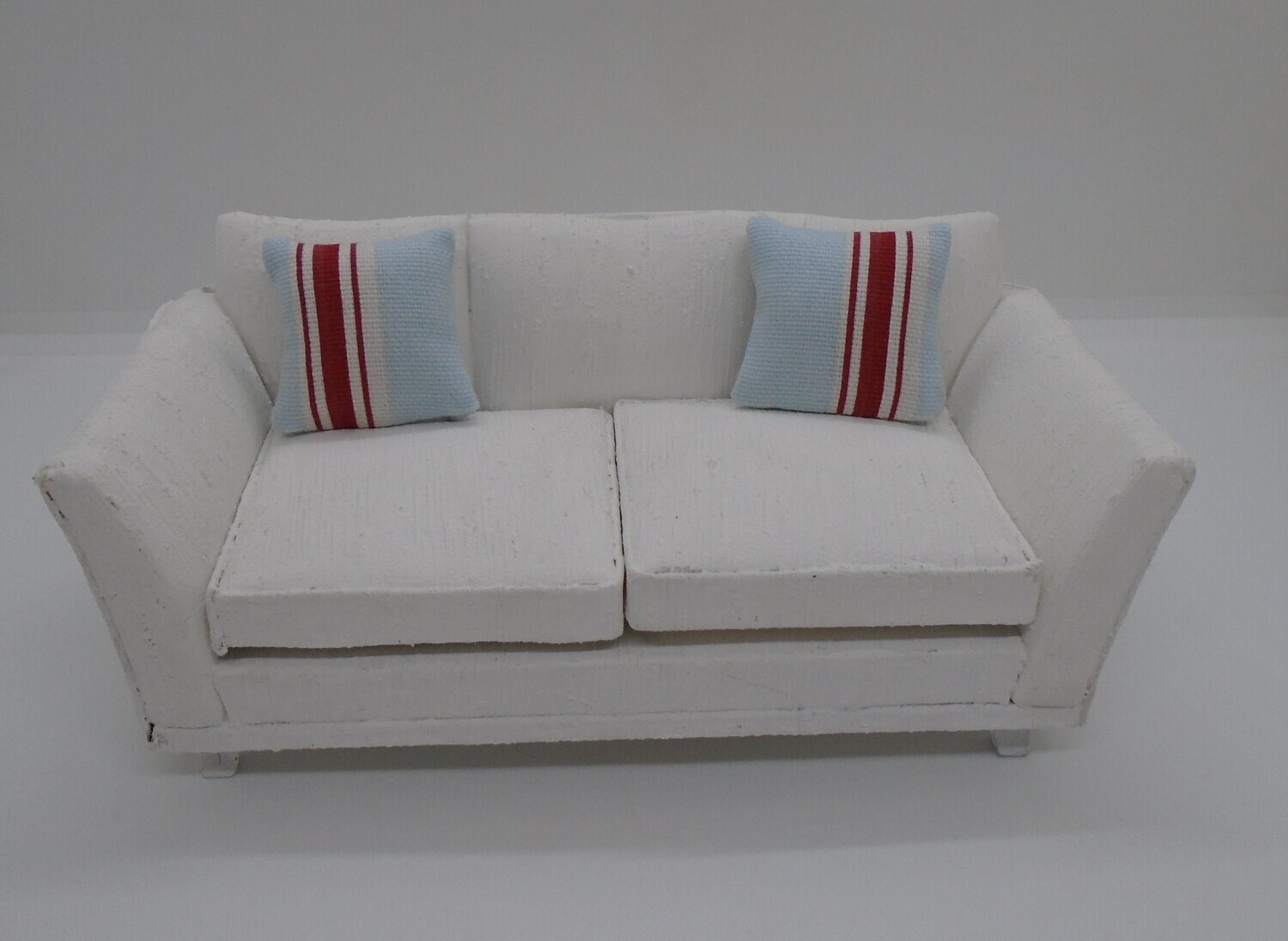 2 CUSHIONS