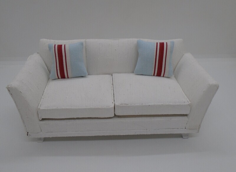 2 CUSHIONS