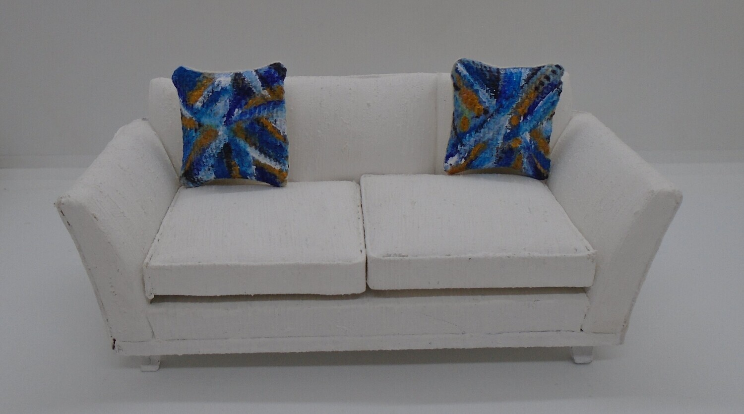 2 CUSHIONS