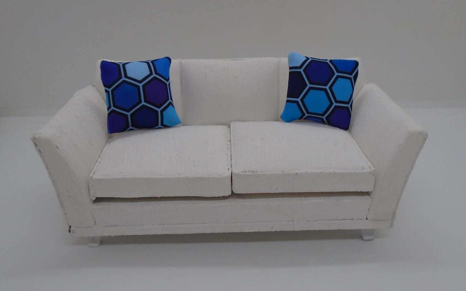 2 CUSHIONS