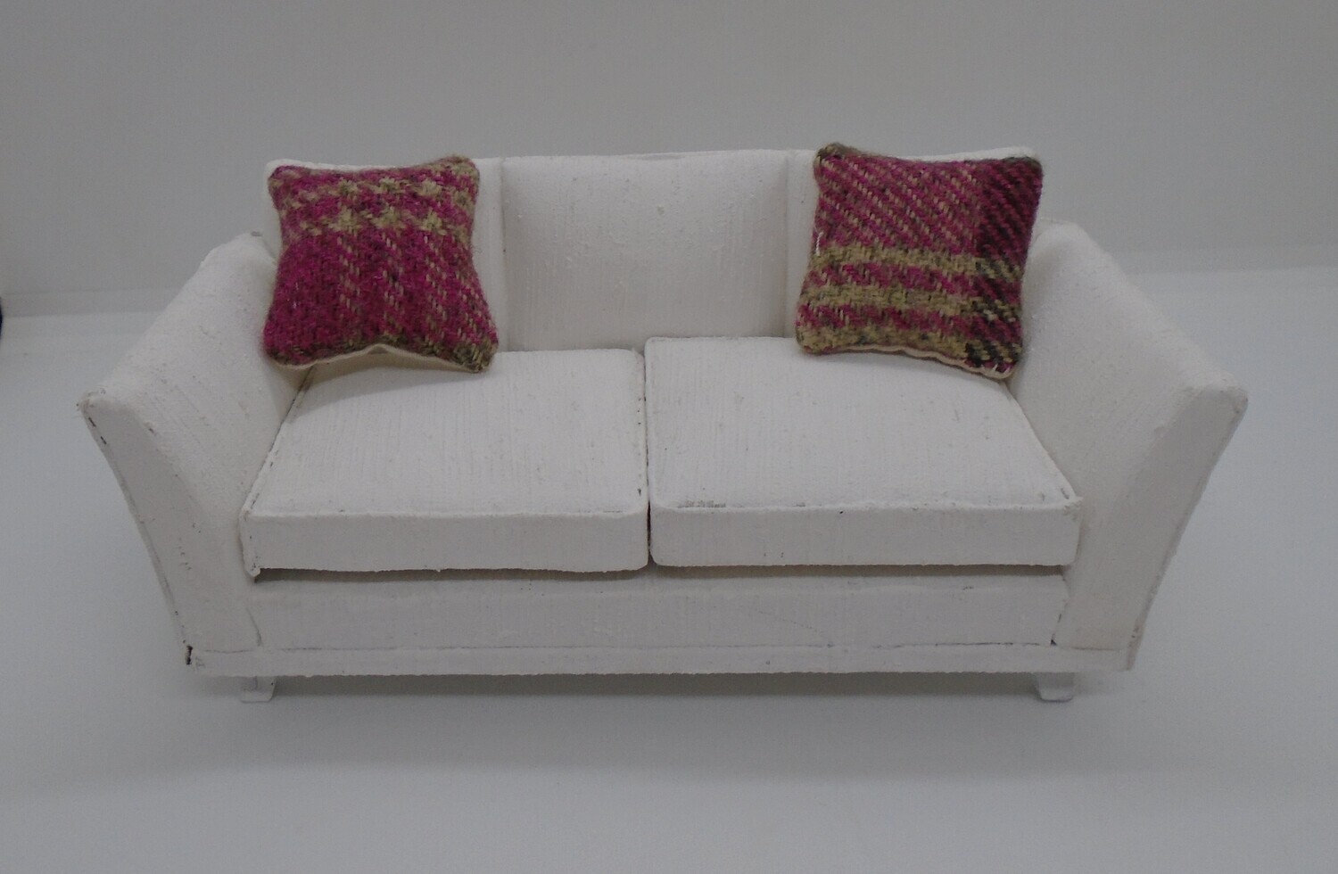 2 CUSHIONS