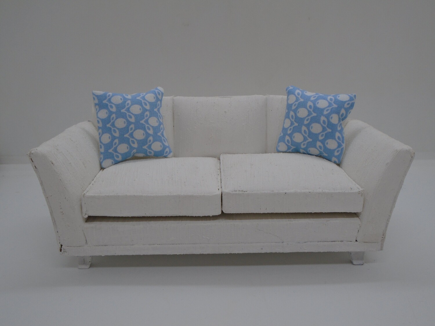 2 CUSHIONS