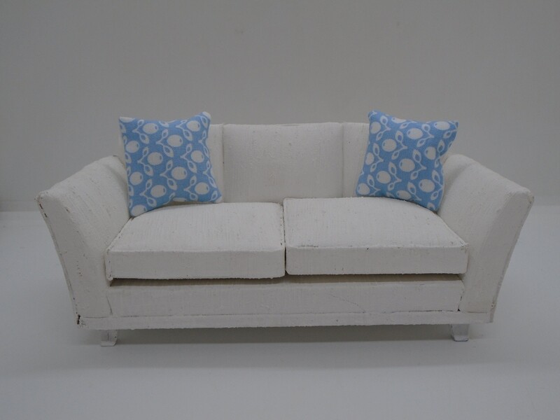 2 CUSHIONS