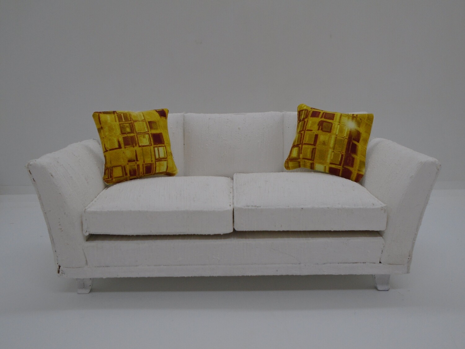 2 CUSHIONS