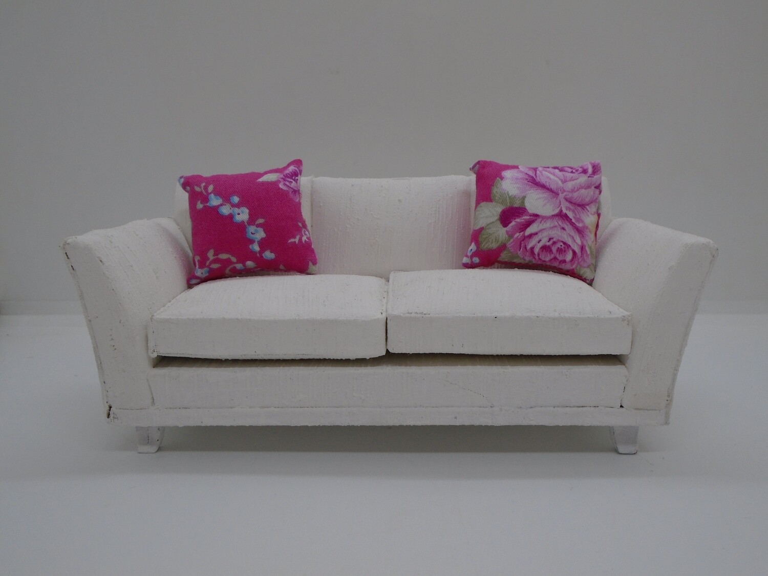 2 CUSHIONS