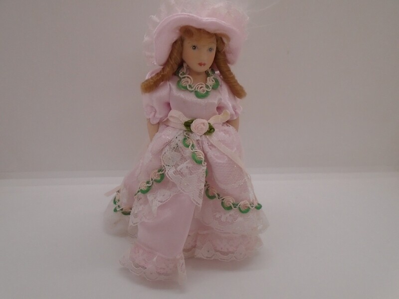 LADY IN PINK WITH HAT