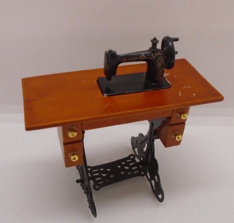 PRE-LOVED SEWING MACHINE AND TABLE