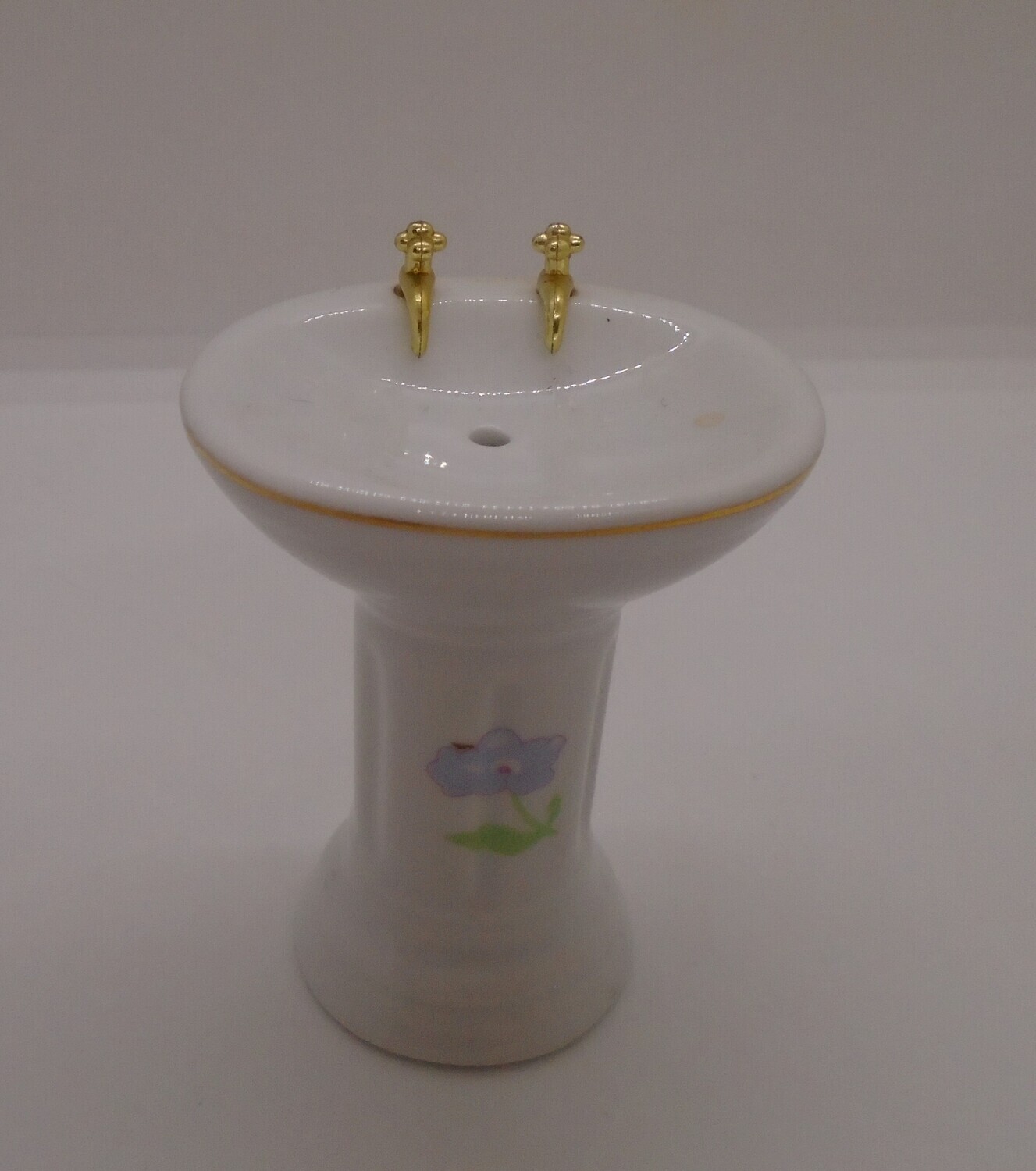 SINK WITH FLORAL MOTIF